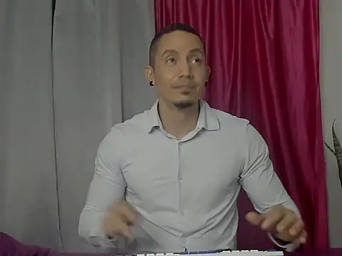 Snapshot of Alex_motta chatting on 01.01.25 Alex motta online show from 01.01.25