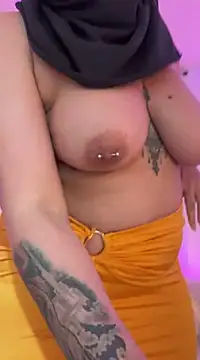 Snapshot of Aligoldbottom chatting on 03.18.25 Aligoldbottom online show from 03.18.25