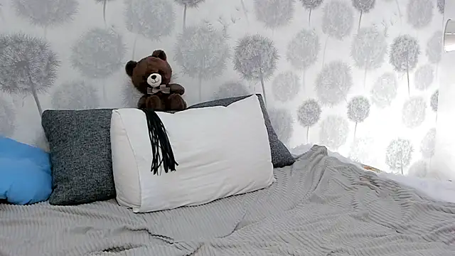 Snapshot of EngelFugler chatting on 01.18.25 EngelFugler online show from 01.18.25