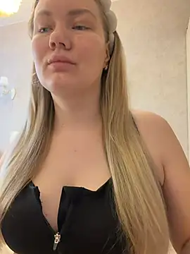 LianaCruz   online show from 02.04.26