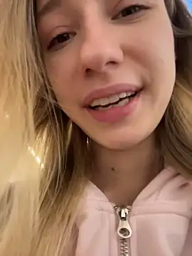 Lia  Love online show from 11.17.25