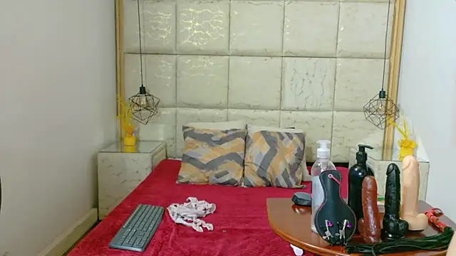 danna flame online show from 11.27.25