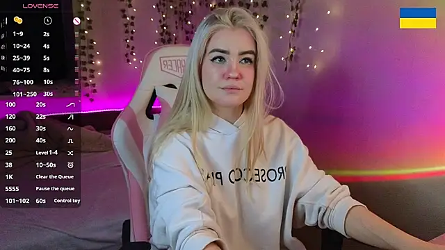 RedVelveten online show from 09.29.25