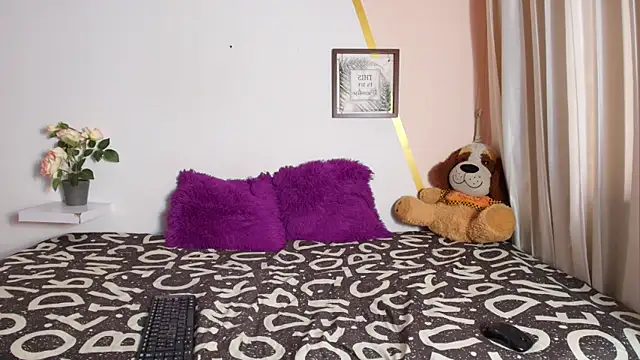 Snapshot of Angel_shiny chatting on 10.28.25 Angel shiny online show from 10.28.25