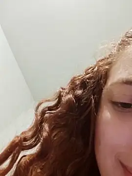 Snapshot of Sweetxxxmoore chatting on 03.18.25 Sweetxxxmoore online show from 03.18.25