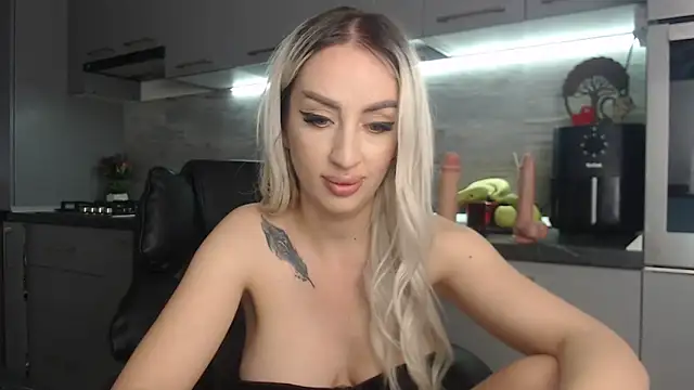 queenzoora online show from 05.21.26