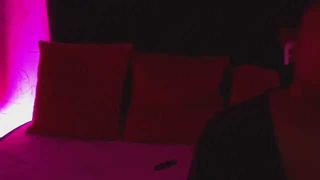 Snapshot of IzzyyBeelmonth chatting on 12.07.24 IzzyyBeelmonth online show from 12.07.24