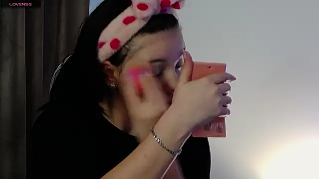 AveryWillow online show from 03.12.25