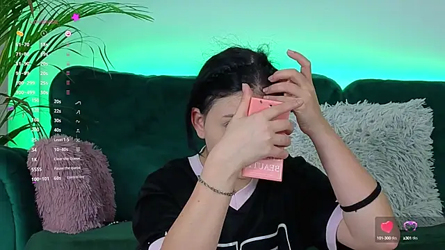 AveryWillow online show from 10.04.25