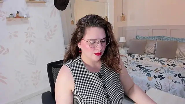Snapshot of MartinaGuzmann chatting on 06.17.26 MartinaGuzmann online show from 06.17.26