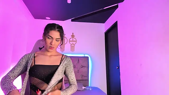 MiaCavallii  online show from 03.22.25