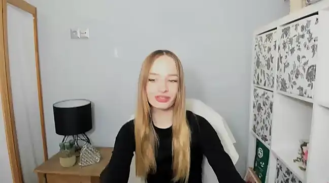 Snapshot of LilaGold chatting on 01.03.25 LilaGold online show from 01.03.25