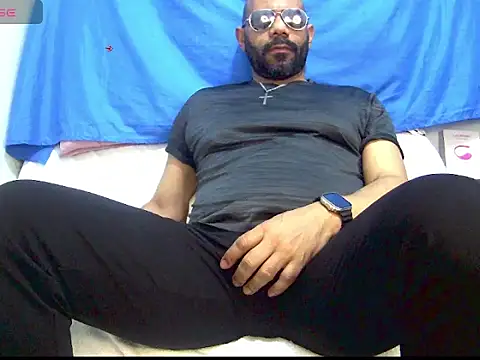 Snapshot of bruce_bigg chatting on 04.05.26 bruce bigg online show from 04.05.26