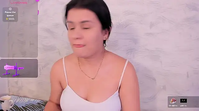 Elalove  online show from 10.15.25