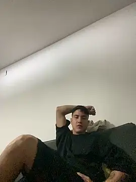 Snapshot of LCarreraa chatting on 02.01.25 LCarreraa online show from 02.01.25