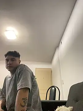 Snapshot of LCarreraa chatting on 02.16.25 LCarreraa online show from 02.16.25