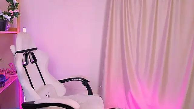 EmmaKeam online show from 10.07.25