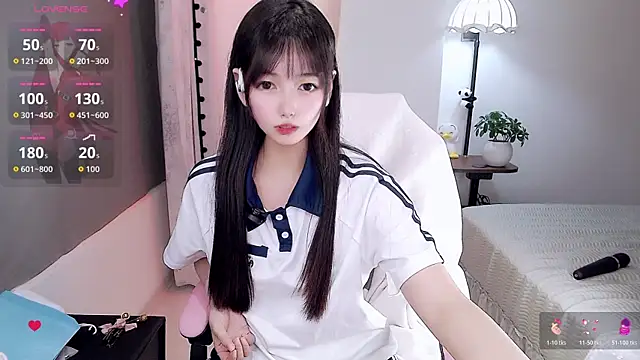 Snapshot of Xiaomi-Angela chatting on 06.27.26 Xiaomi-Angela online show from 06.27.26