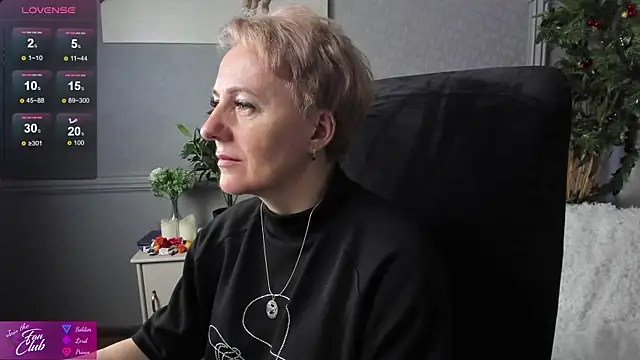 Snapshot of Nika_Smit chatting on 12.13.24 Nika Smit online show from 12.13.24