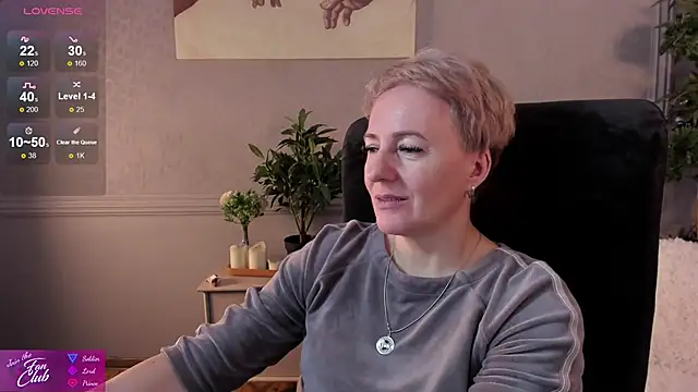 Snapshot of Nika_Smit chatting on 12.14.24 Nika Smit online show from 12.14.24