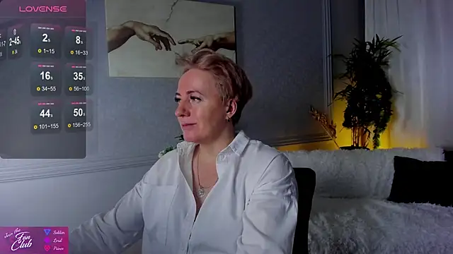 Snapshot of Nika_Smit chatting on 12.20.24 Nika Smit online show from 12.20.24