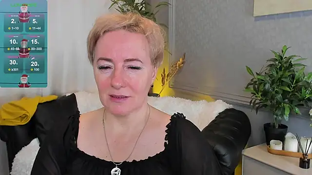 Snapshot of Nika_Smit chatting on 12.21.24 Nika Smit online show from 12.21.24