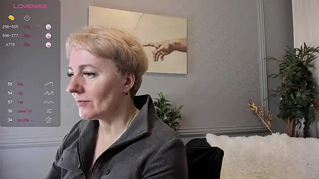 Snapshot of Nika_Smit chatting on 12.24.24 Nika Smit online show from 12.24.24