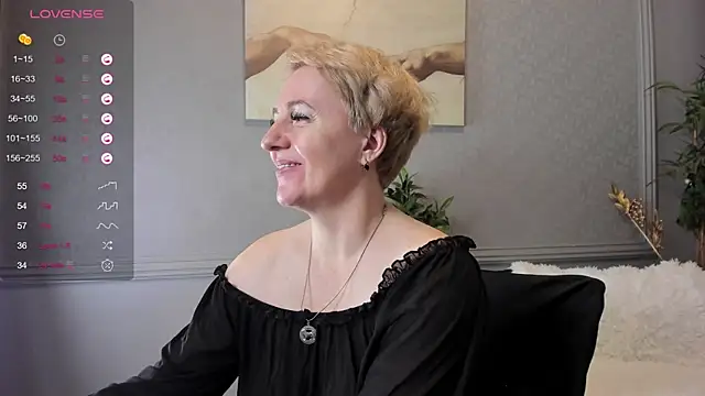 Snapshot of Nika_Smit chatting on 12.24.24 Nika Smit online show from 12.24.24