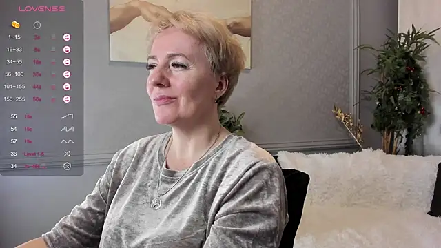 Snapshot of Nika_Smit chatting on 12.24.24 Nika Smit online show from 12.24.24