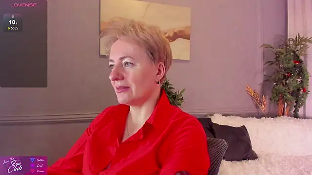 Snapshot of Nika_Smit chatting on 01.04.25 Nika Smit online show from 01.04.25