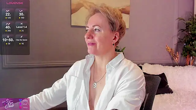 Snapshot of Nika_Smit chatting on 01.04.25 Nika Smit online show from 01.04.25