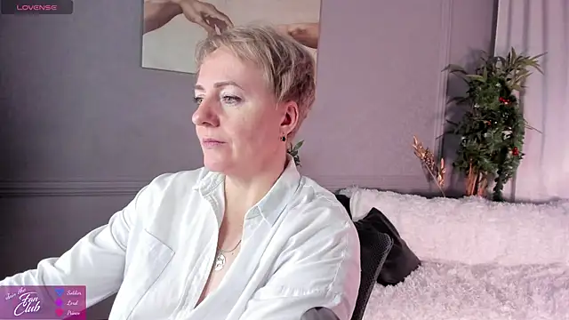 Snapshot of Nika_Smit chatting on 01.05.25 Nika Smit online show from 01.05.25