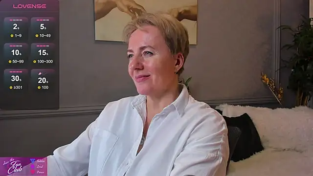 Snapshot of Nika_Smit chatting on 01.10.25 Nika Smit online show from 01.10.25