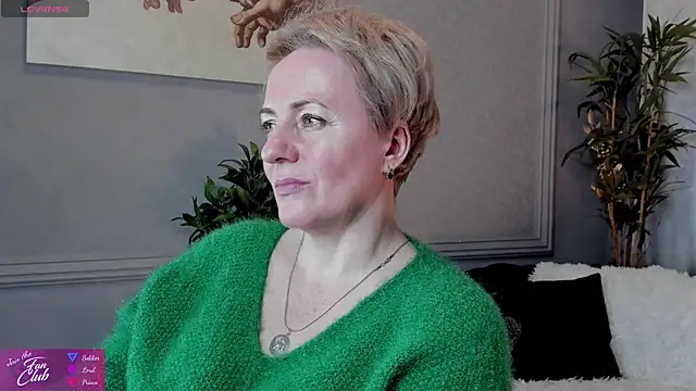 Snapshot of Nika_Smit chatting on 02.07.25 Nika Smit online show from 02.07.25