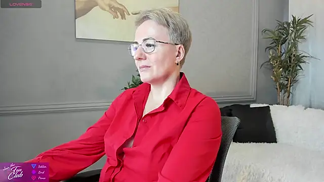 Snapshot of Nika_Smit chatting on 02.15.25 Nika Smit online show from 02.15.25