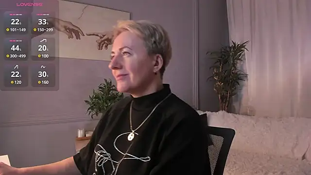 Snapshot of Nika_Smit chatting on 03.22.25 Nika Smit online show from 03.22.25