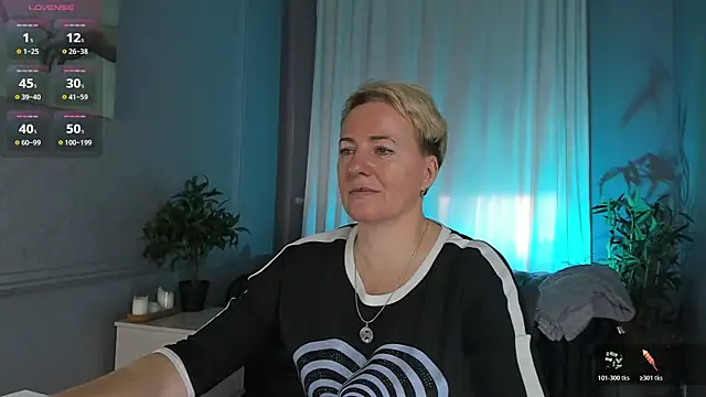 Snapshot of Nika_Smit chatting on 10.17.25 Nika Smit online show from 10.17.25