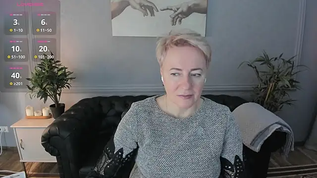 Snapshot of Nika_Smit chatting on 11.16.25 Nika Smit online show from 11.16.25