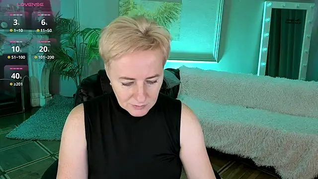 Snapshot of Nika_Smit chatting on 11.21.25 Nika Smit online show from 11.21.25