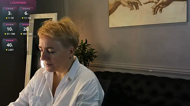 Snapshot of Nika_Smit chatting on 11.23.25 Nika Smit online show from 11.23.25