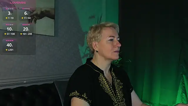 Snapshot of Nika_Smit chatting on 11.30.25 Nika Smit online show from 11.30.25