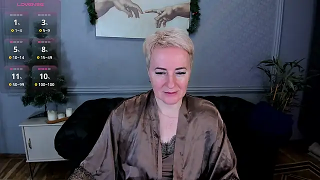 Snapshot of Nika_Smit chatting on 12.14.25 Nika Smit online show from 12.14.25