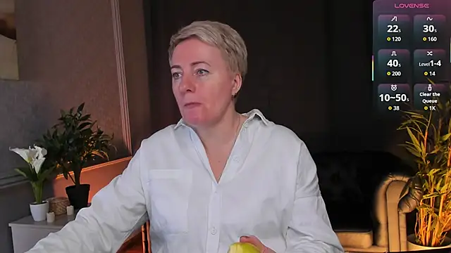 Nika Smit online show from 04.18.26