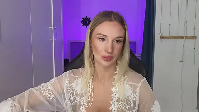 Snapshot of Megan_Kira chatting on 07.10.26 Megan Kira online show from 07.10.26