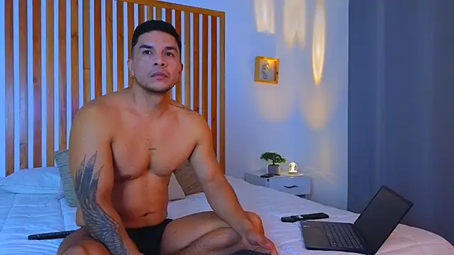 Snapshot of estebandelouis chatting on 07.21.26 estebandelouis online show from 07.21.26