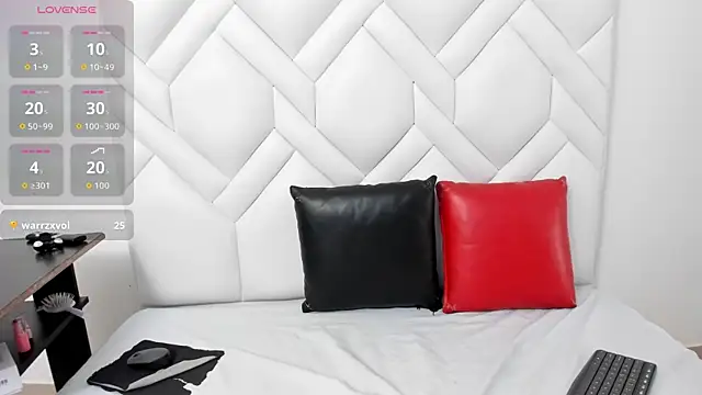 Analia18  online show from 09.13.25