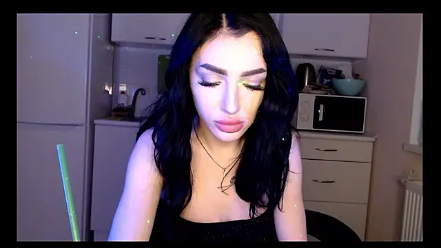 Snapshot of NancyLovee_ chatting on 12.04.24 NancyLovee online show from 12.04.24