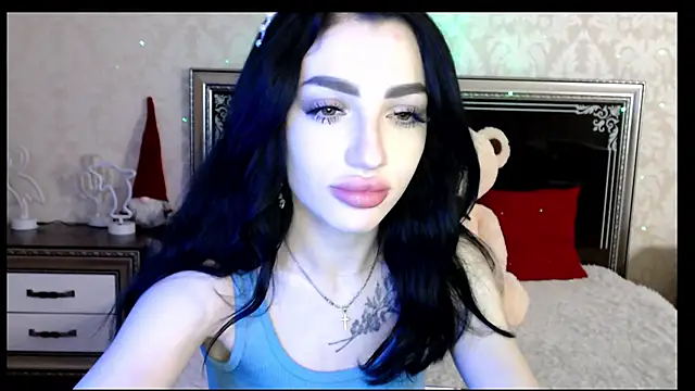 Snapshot of NancyLovee_ chatting on 01.04.25 NancyLovee online show from 01.04.25