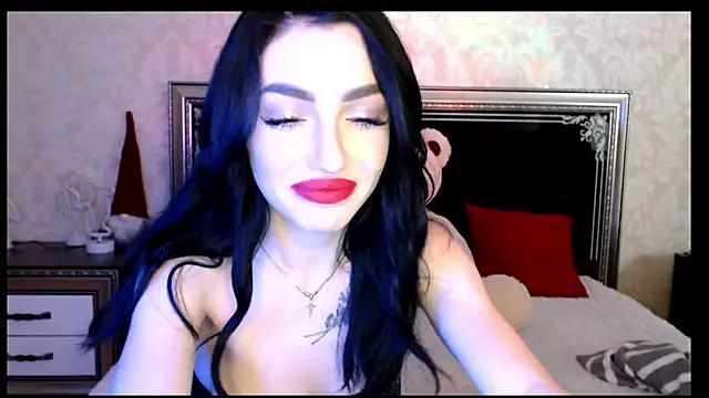 Snapshot of NancyLovee_ chatting on 01.05.25 NancyLovee online show from 01.05.25