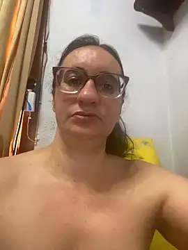 Snapshot of gloria7v05 chatting on 10.29.25 gloria7v05 online show from 10.29.25